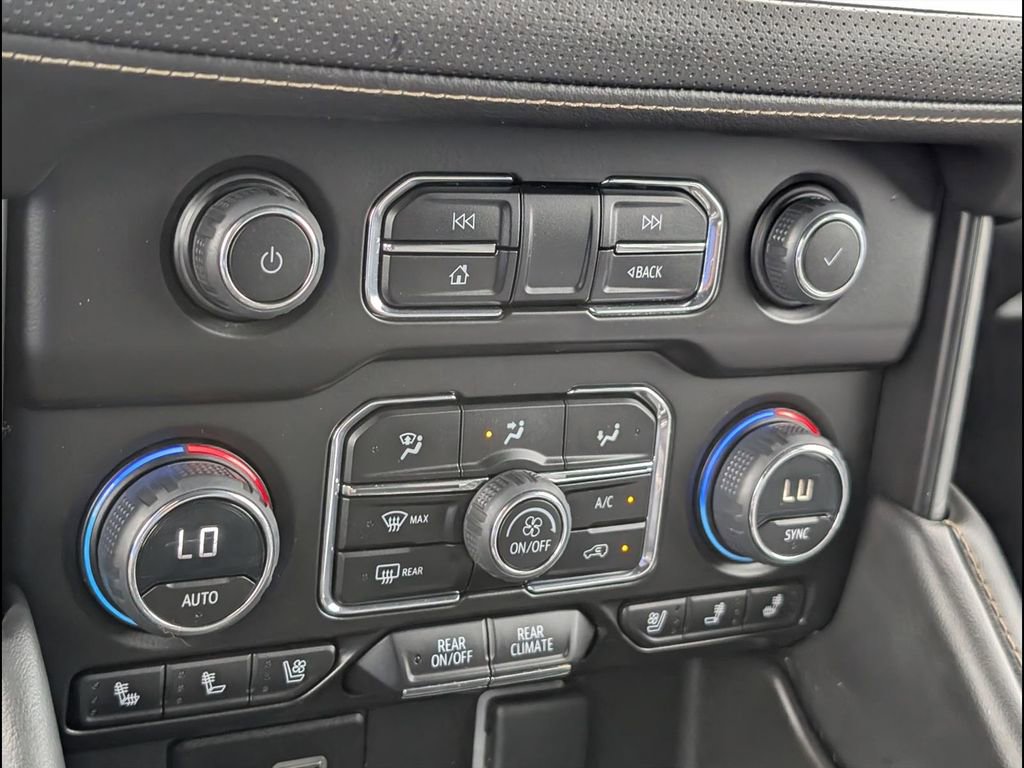 Used 2023 Chevrolet Suburban Premier RWD image 15