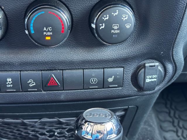 Used 2018 Jeep Wrangler Unlimited Rubicon w/ Cold Weather Group AWD/4WD image 40