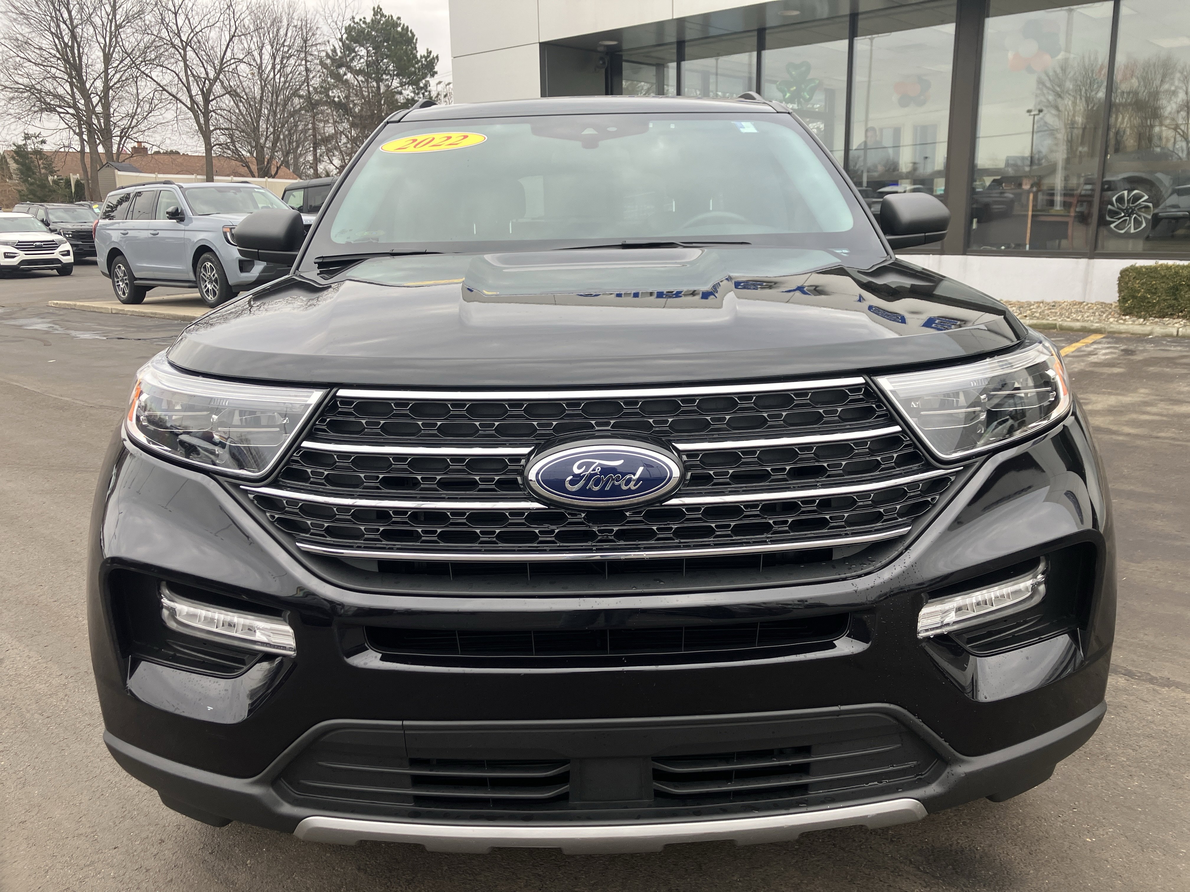 Used 2022 Ford Explorer XLT w/ Equipment Group 202A image 2