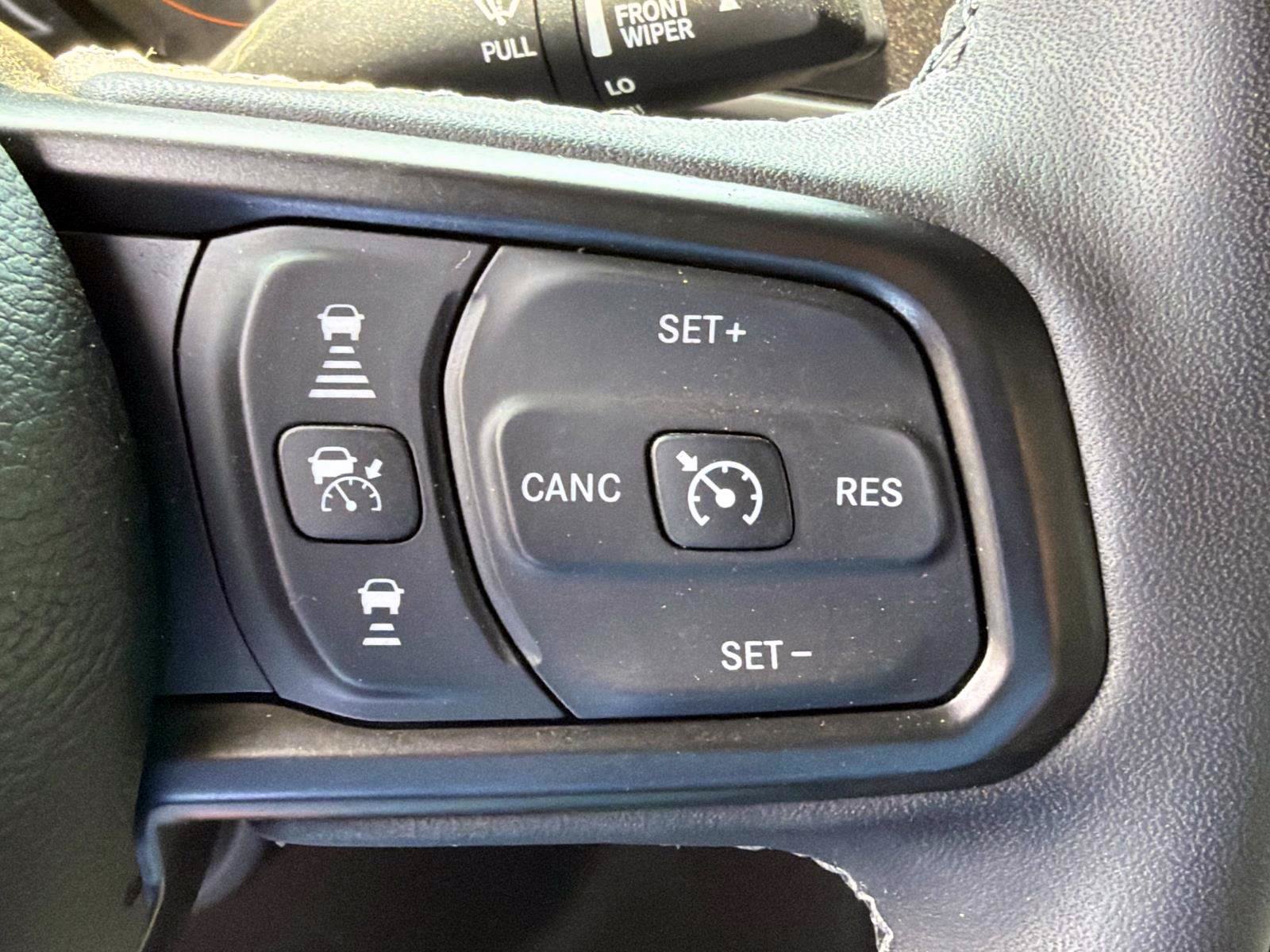 Used 2025 Jeep Gladiator Rubicon w/ Safety Group AWD/4WD image 18