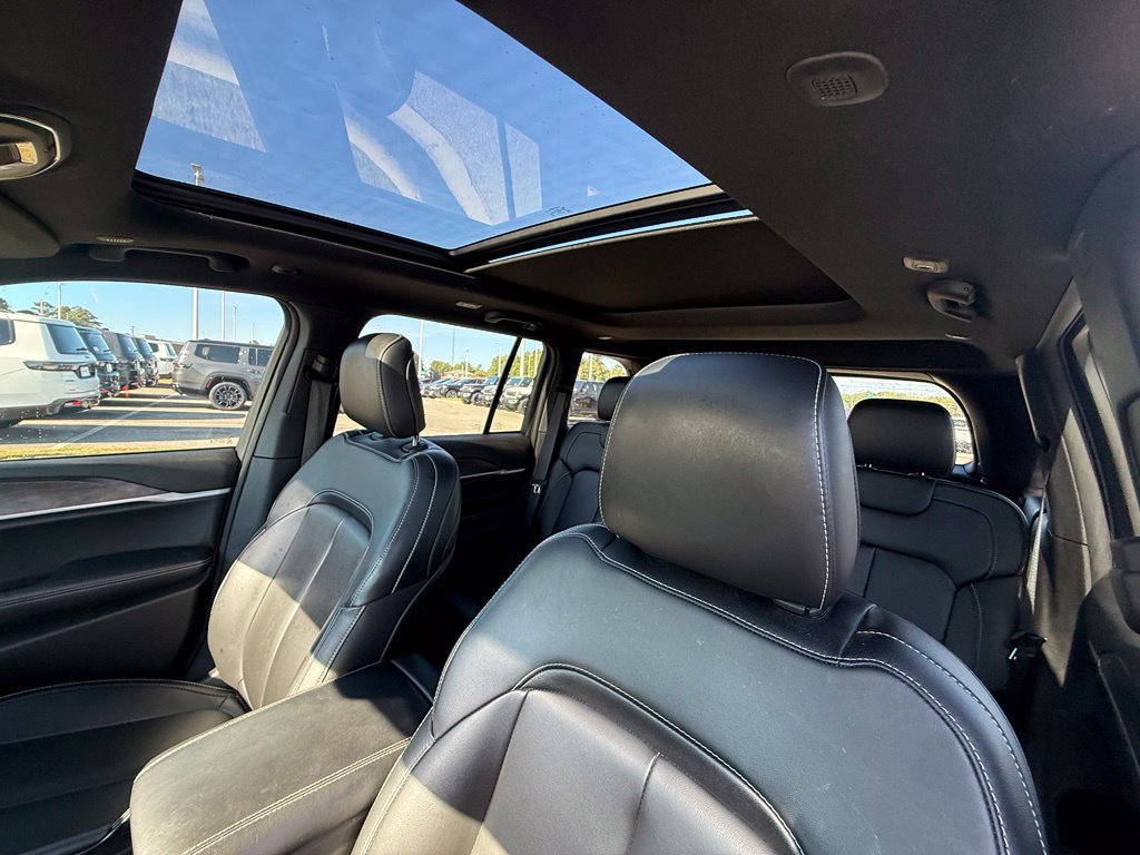 Used 2025 Jeep Grand Cherokee Limited w/ Black Appearance Package RWD image 19