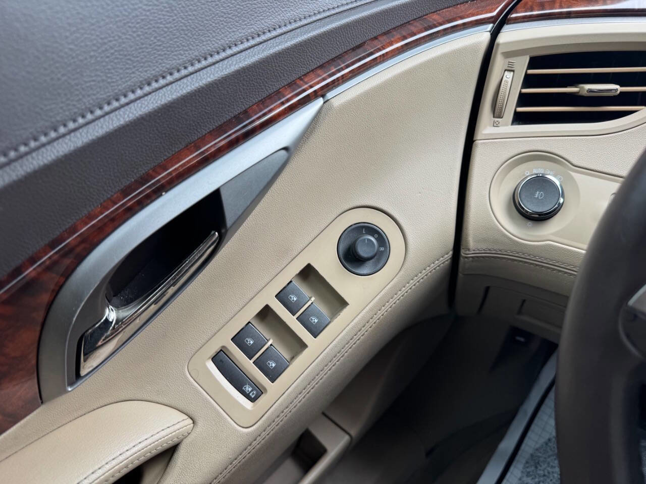 Used 2010 Buick LaCrosse CXL image 23