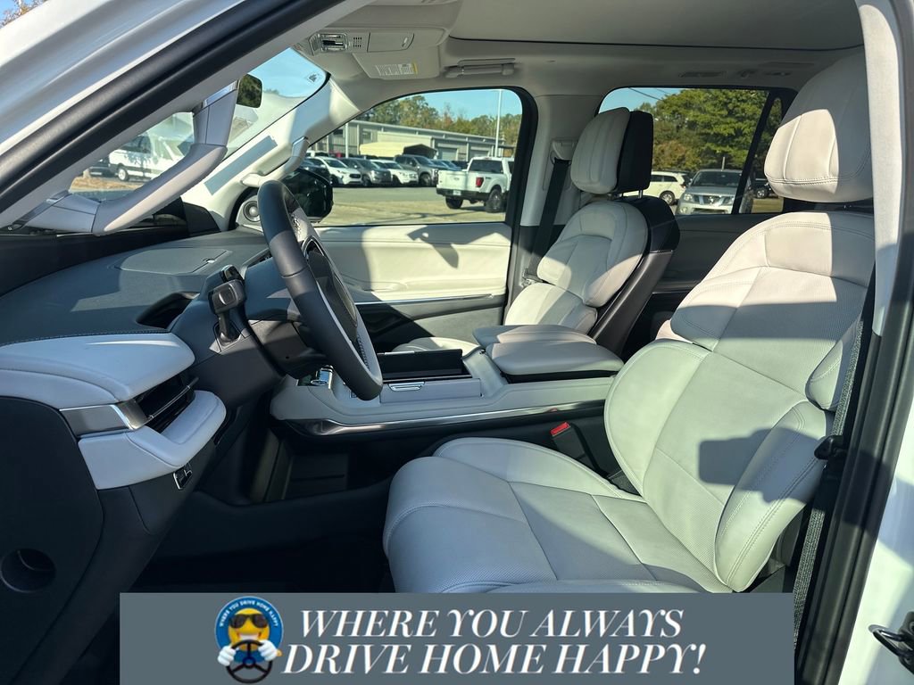 New 2025 Lincoln Navigator Reserve image 6