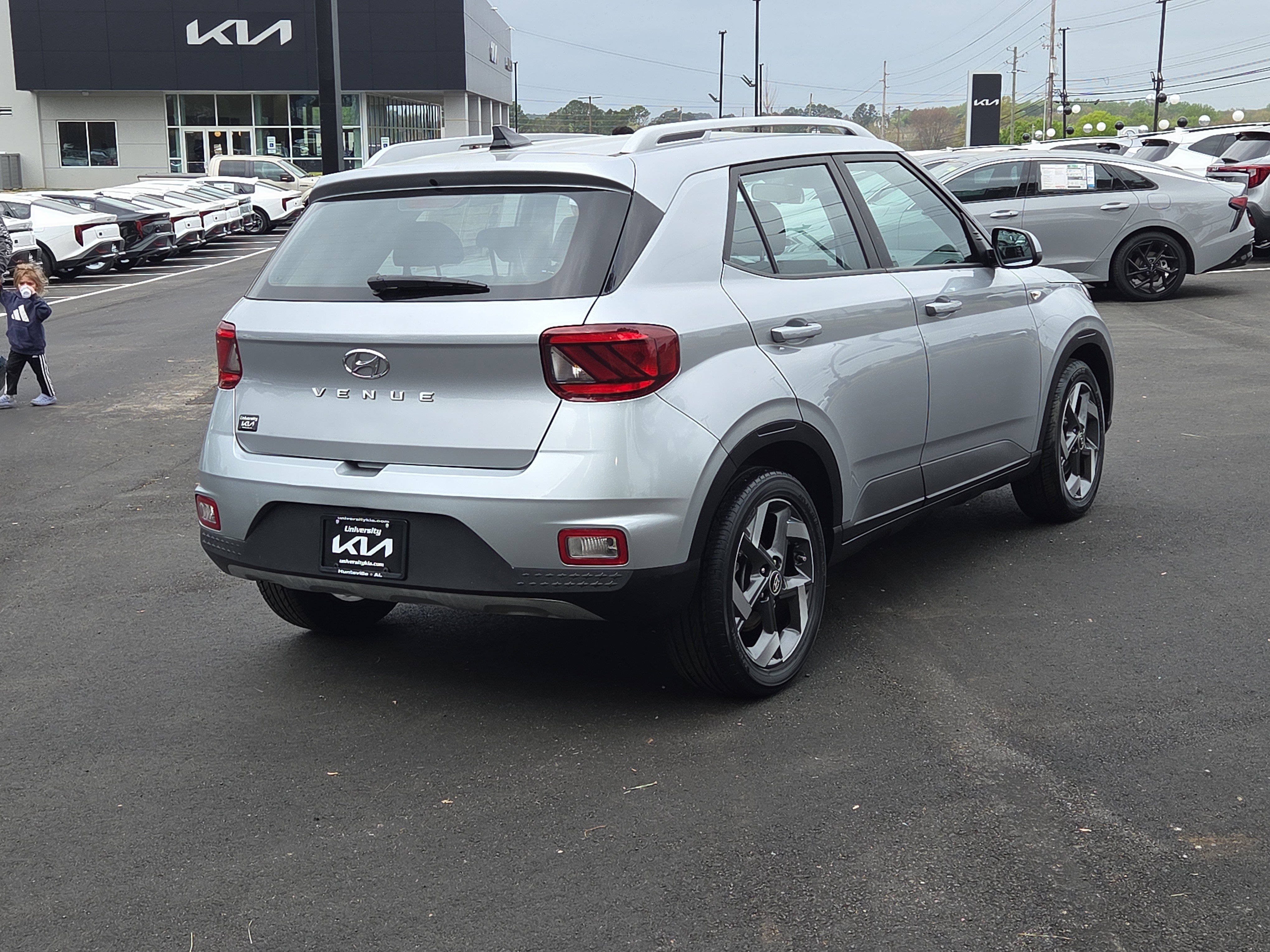 Used 2022 Hyundai Venue SEL w/ Cargo Package image 3