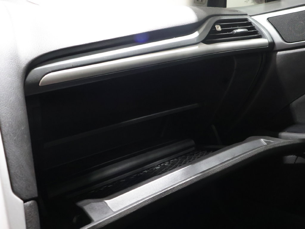 Used 2015 Ford Fusion SE FWD image 26