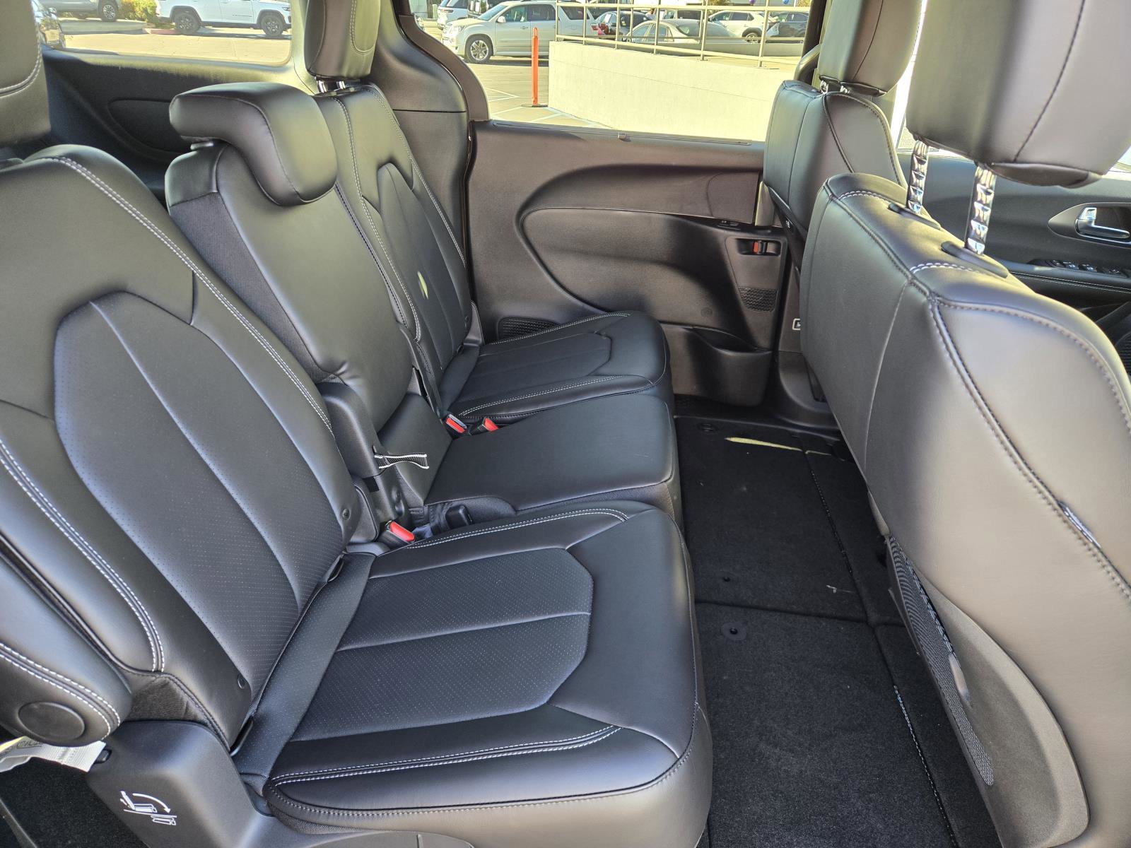 New 2026 Chrysler Pacifica Select w/ S Appearance Package image 29