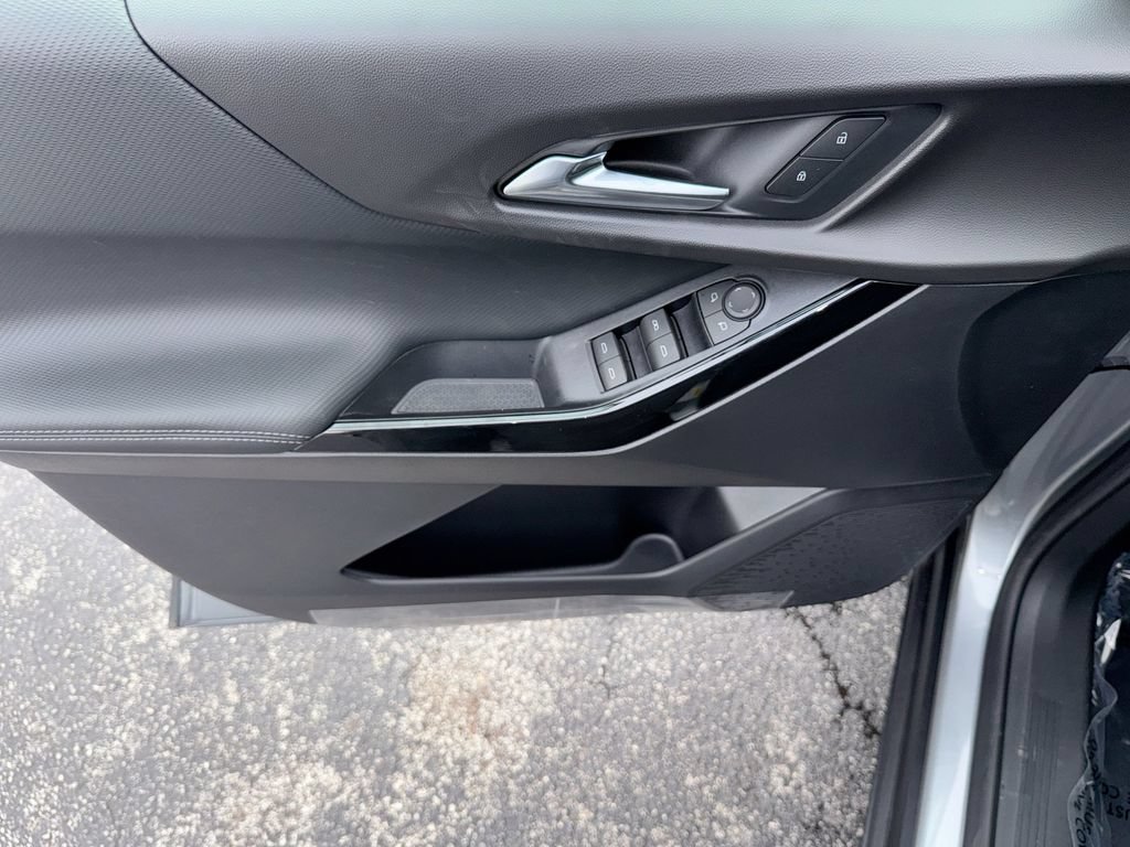 New 2027 Chevrolet Equinox LT w/ Safety and Technology Package FWD image 15
