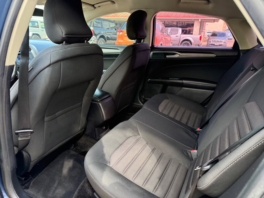 Used 2018 Ford Fusion SE FWD image 14