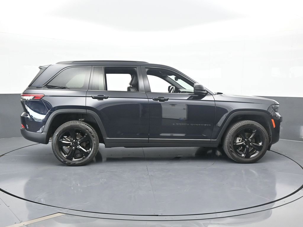 Used 2024 Jeep Grand Cherokee Limited w/ Black Appearance Package image 7