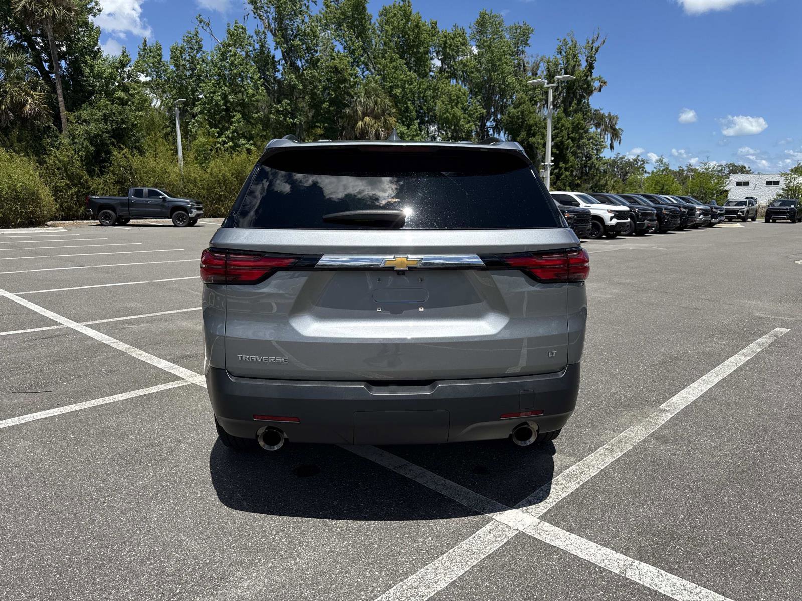 Used 2023 Chevrolet Traverse LT image 4