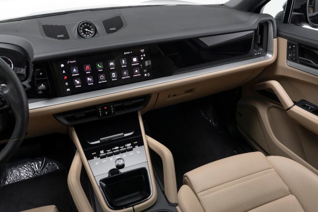 Used 2024 Porsche Cayenne Coupe image 27