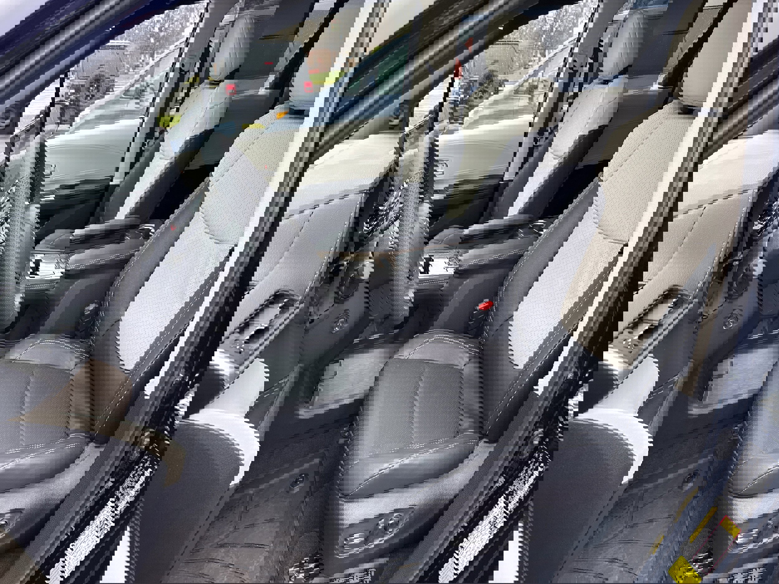 Used 2025 Toyota Sienna Platinum image 47