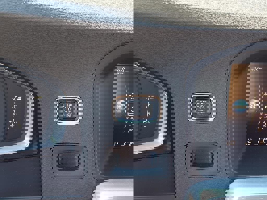 Used 2018 Volvo V60 T5 Cross Country w/ Convenience Package image 23