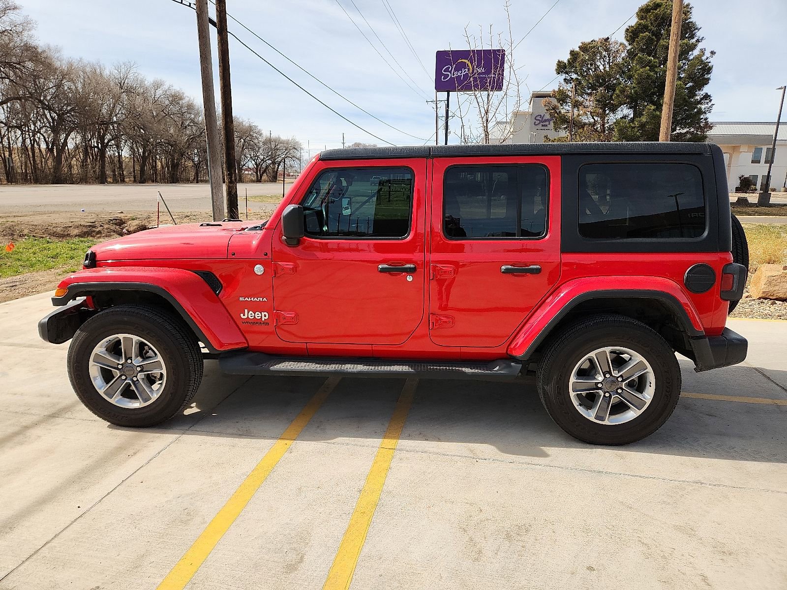 Used 2020 Jeep Wrangler Unlimited Sahara image 2