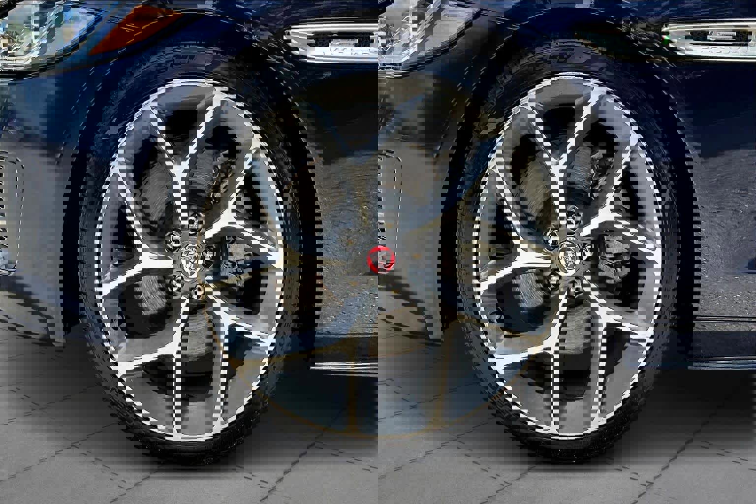 Used 2018 Jaguar XE R-Sport image 11