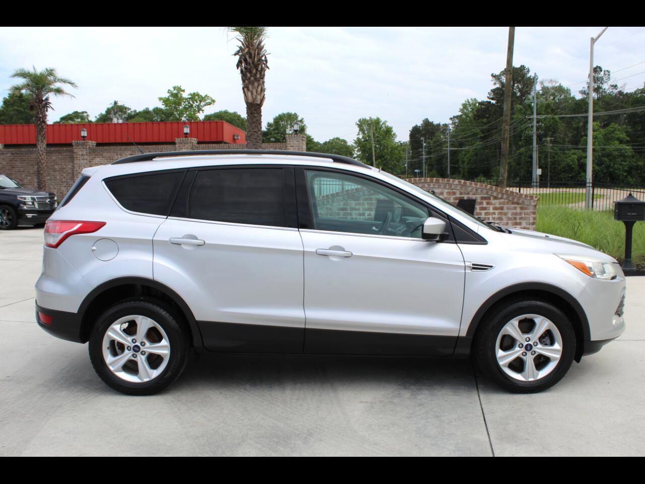 Used 2014 Ford Escape SE w/ Equipment Group 201A image 2