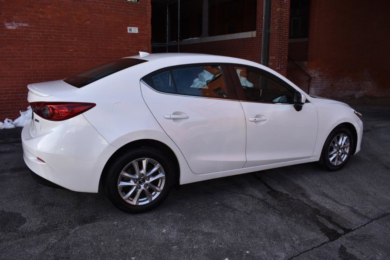 Used 2016 MAZDA MAZDA3 i Grand Touring FWD image 2