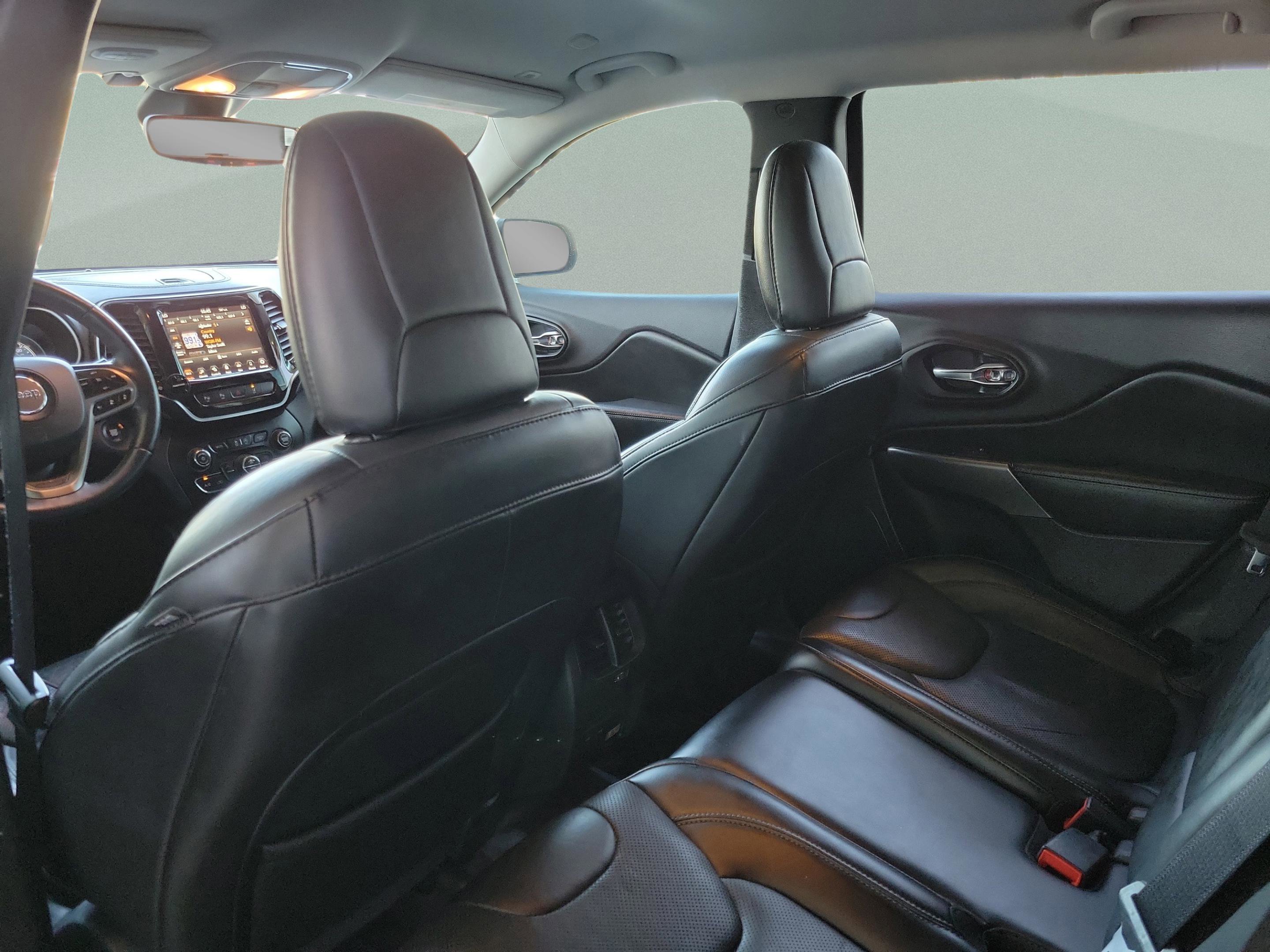 Used 2019 Jeep Cherokee Limited w/ Luxury Group image 16