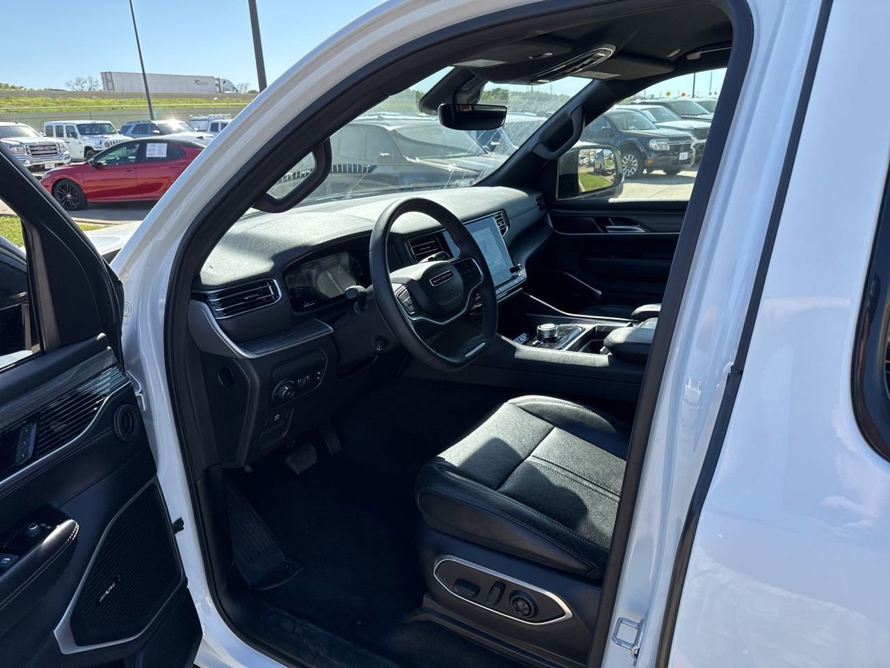 Used 2024 Jeep Wagoneer L Series II w/ Flexible Seating Group image 21