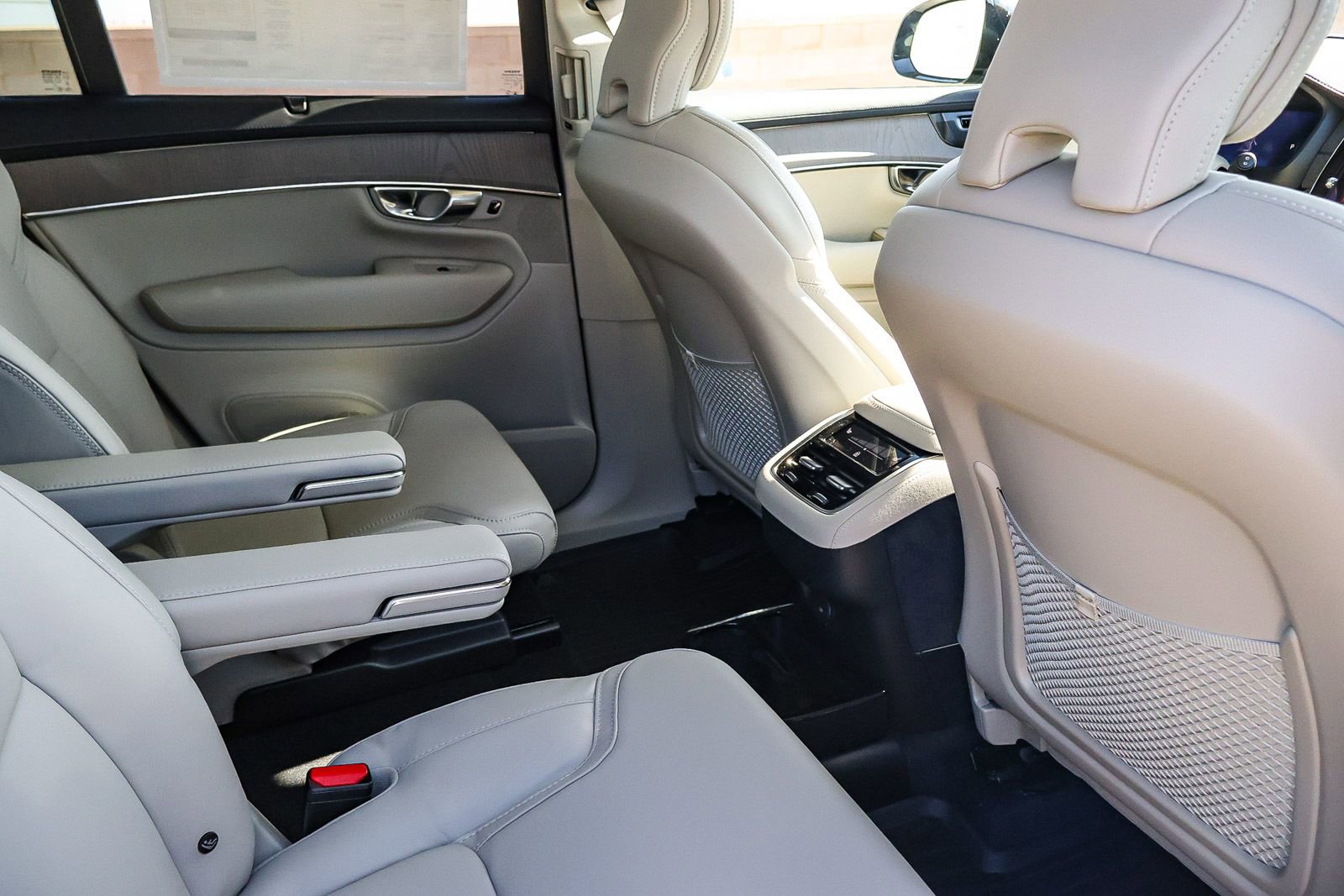 New 2026 Volvo XC90 B6 Ultra w/ Protection Package image 21