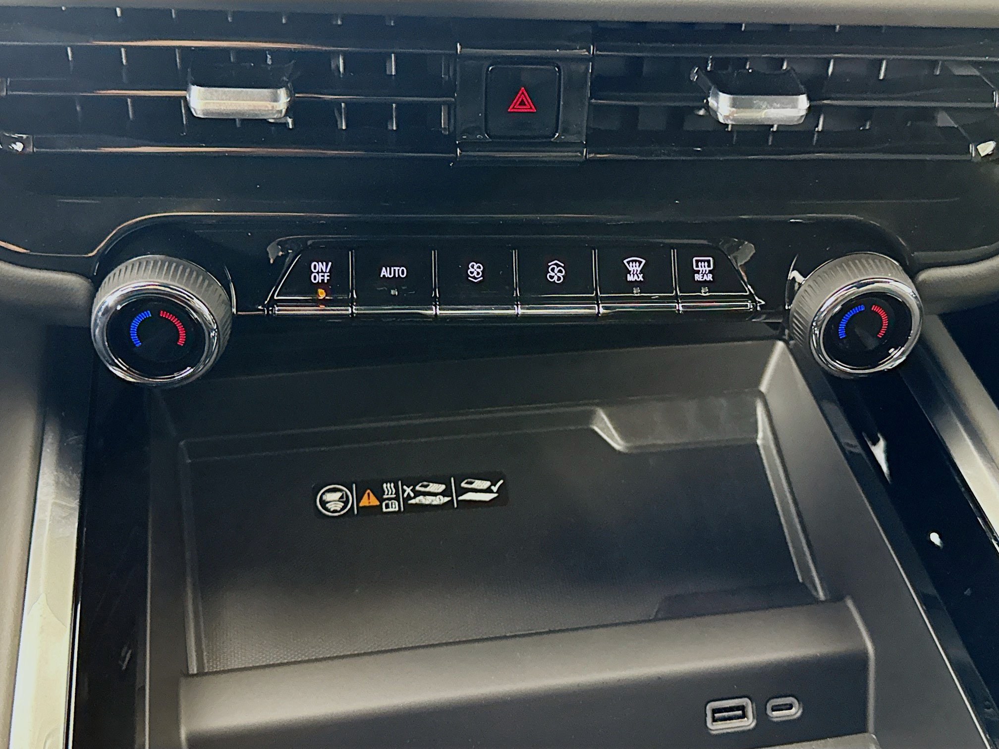 New 2026 Chevrolet Suburban Premier RWD image 18