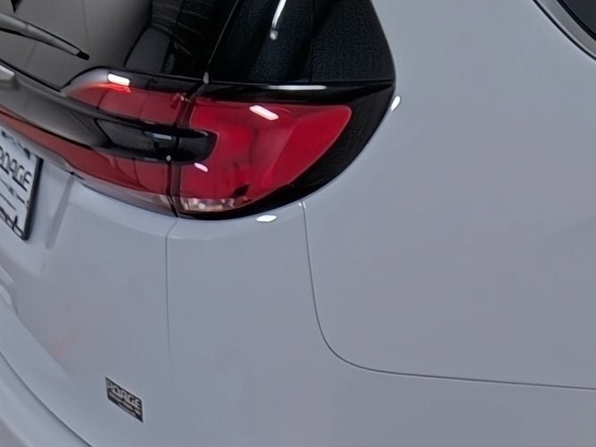Used 2024 Chrysler Pacifica Touring-L w/ Uconnect Theater Family Group FWD image 13