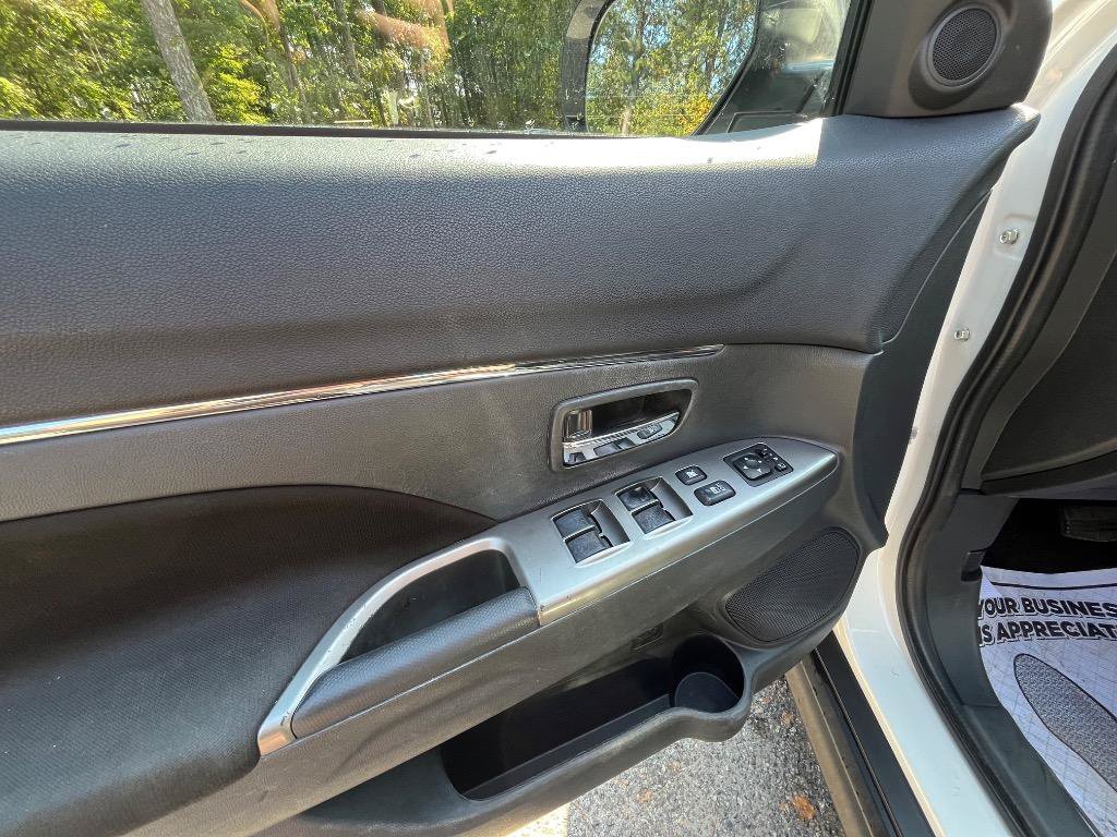 Used 2020 Mitsubishi Outlander Sport SE FWD image 13