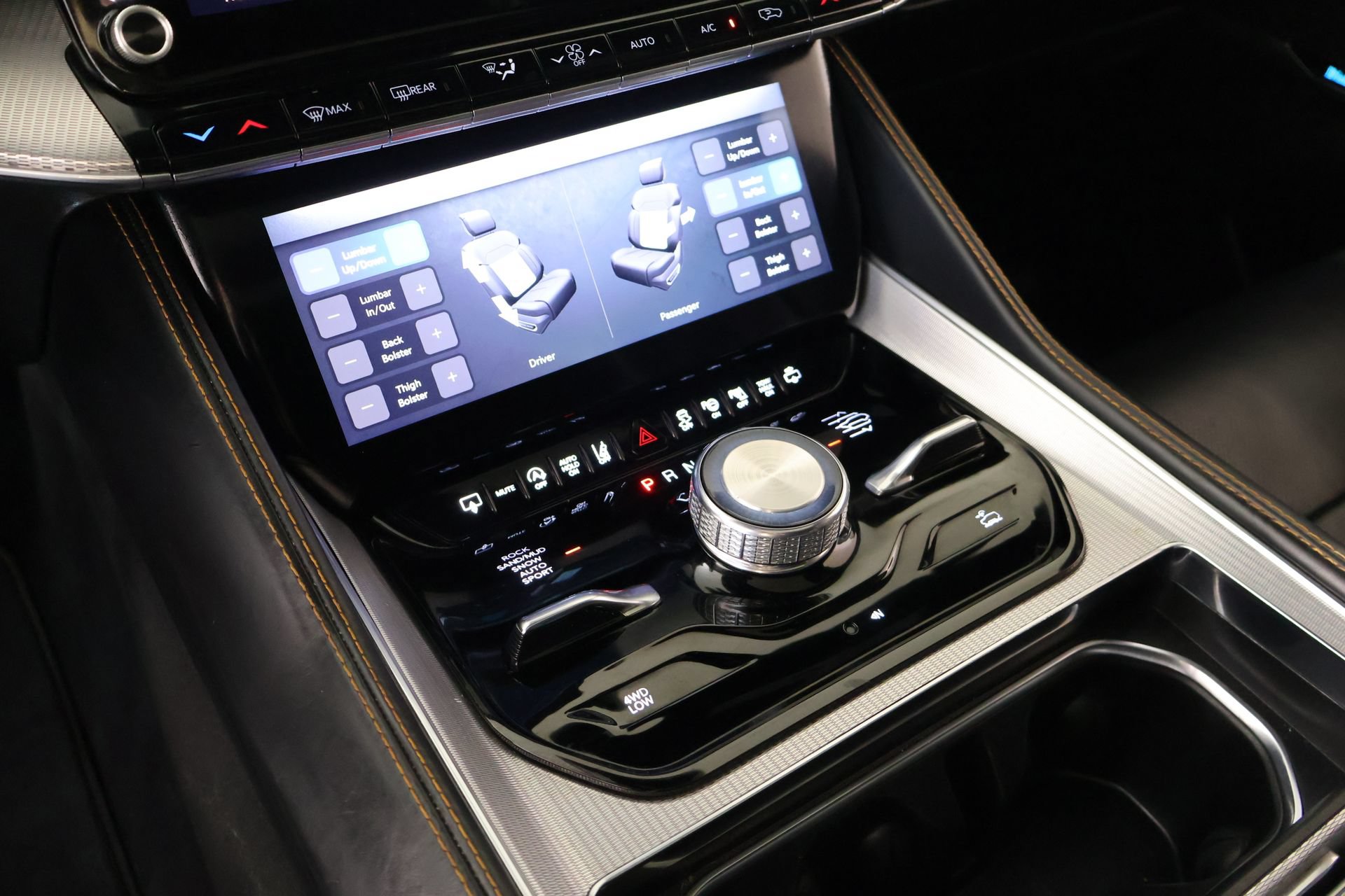 Used 2023 Jeep Grand Wagoneer Series III AWD/4WD image 9