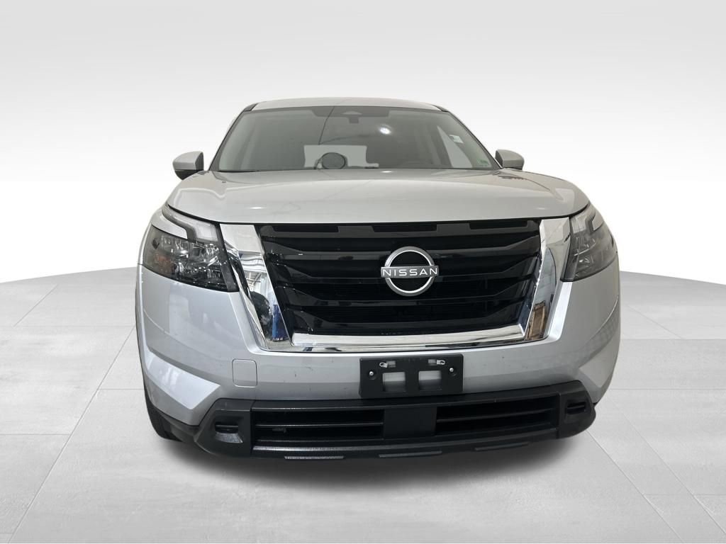 Used 2025 Nissan Pathfinder SV AWD/4WD image 16
