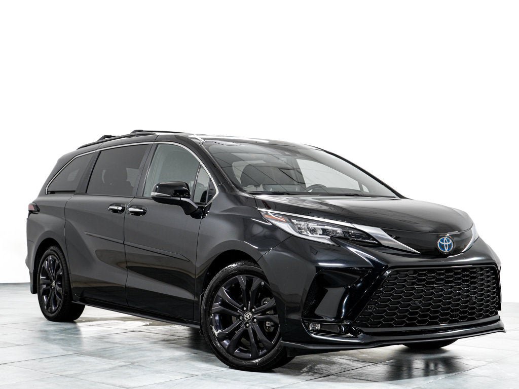 Used 2024 Toyota Sienna XSE w/ XSE Premium Package FWD image 1