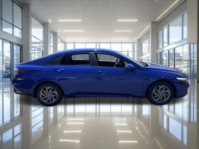 Certified 2024 Hyundai Elantra SEL FWD image 3