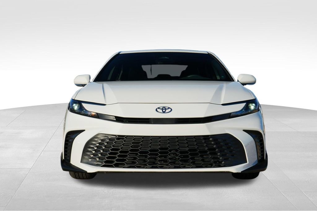 Used 2025 Toyota Camry SE w/ Convenience Package image 2