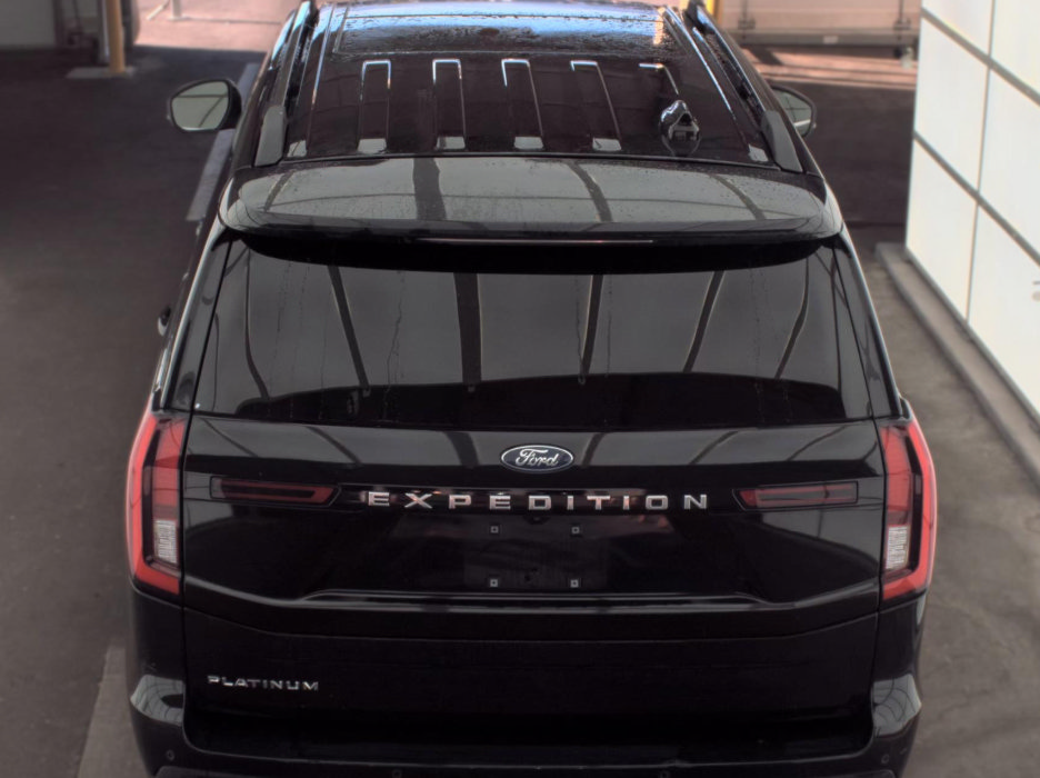 Used 2025 Ford Expedition Platinum AWD/4WD image 8