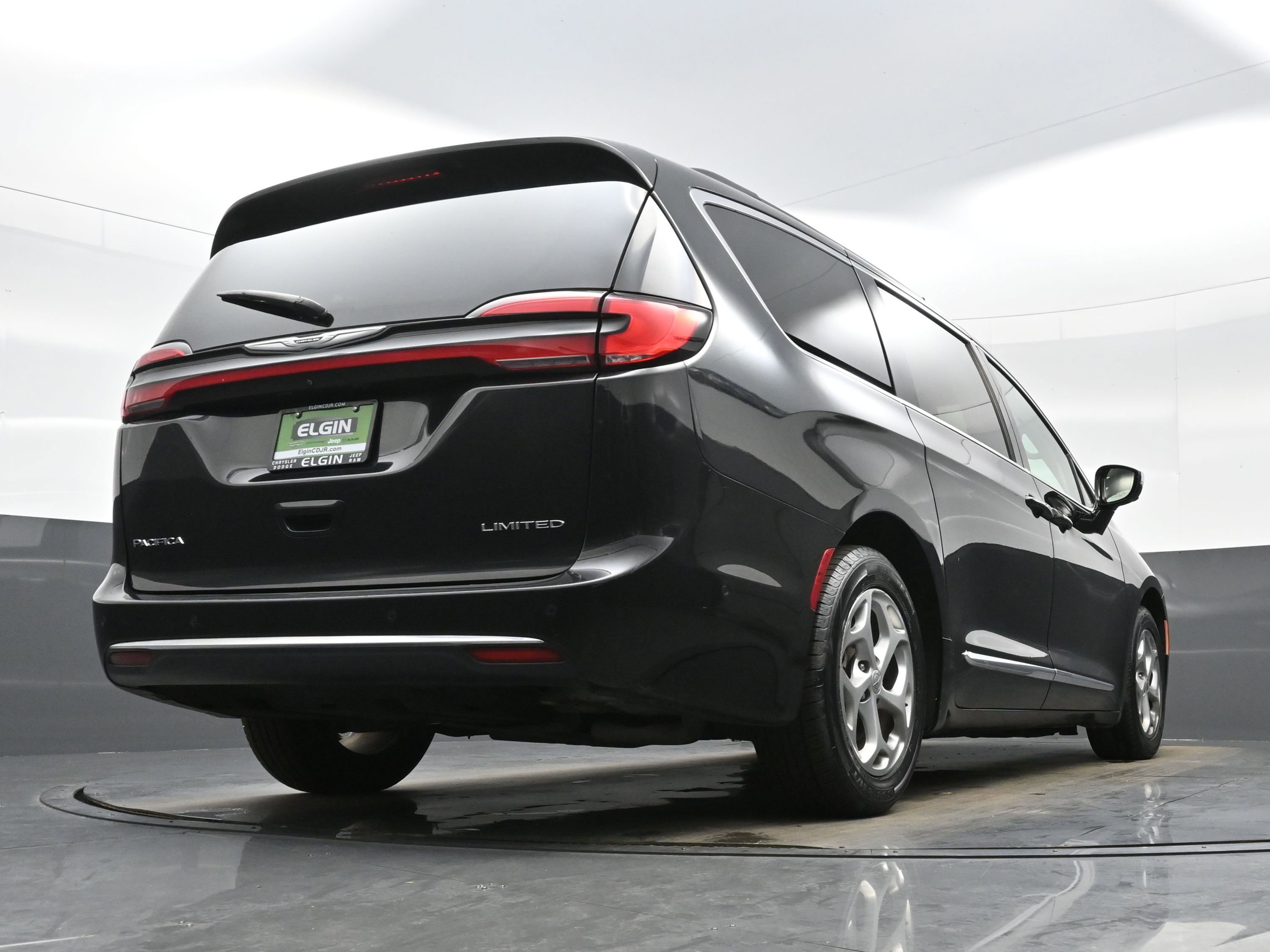 Used 2022 Chrysler Pacifica Limited image 30