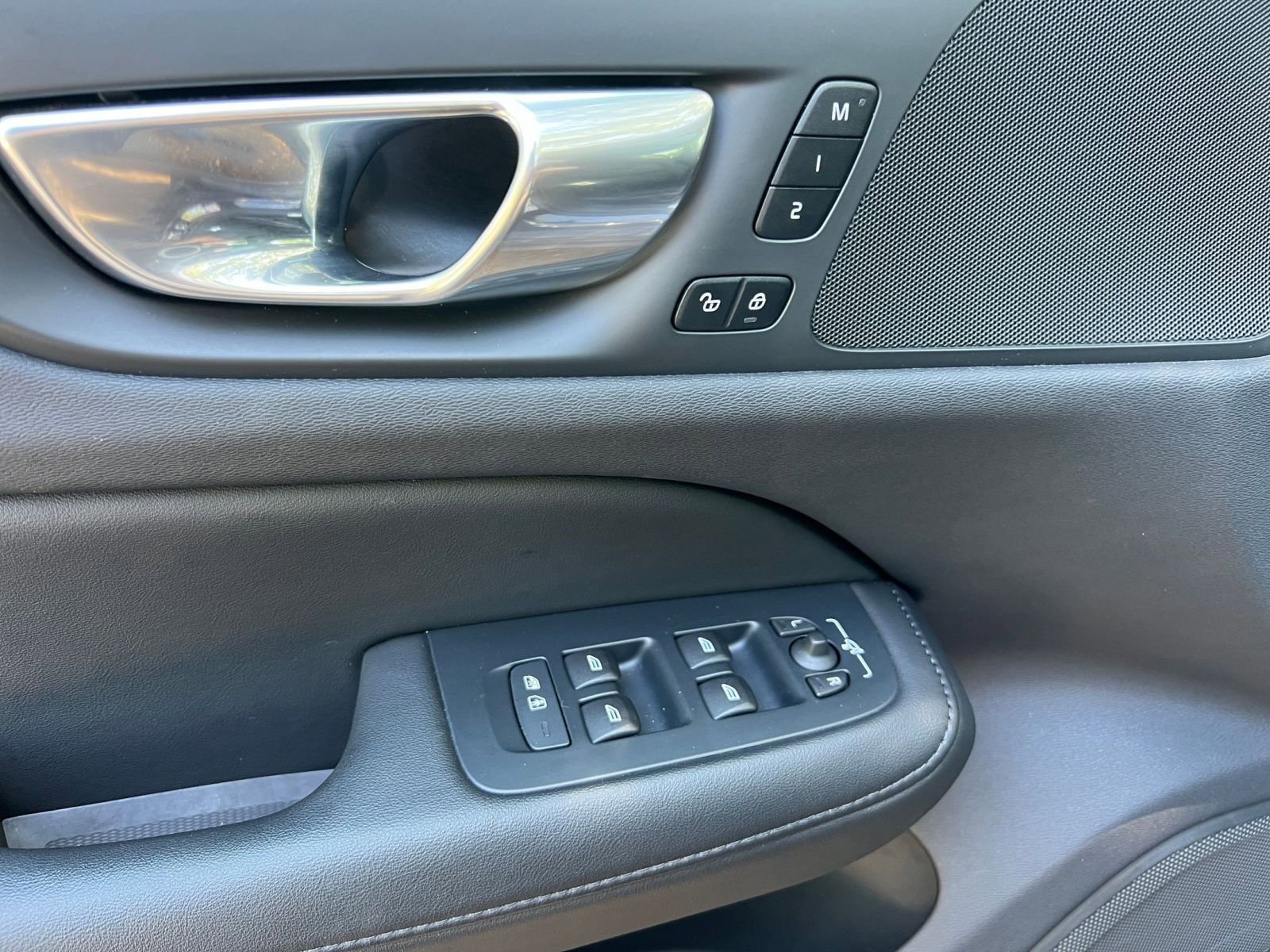 Used 2025 Volvo V60 B5 Cross Country Plus image 18