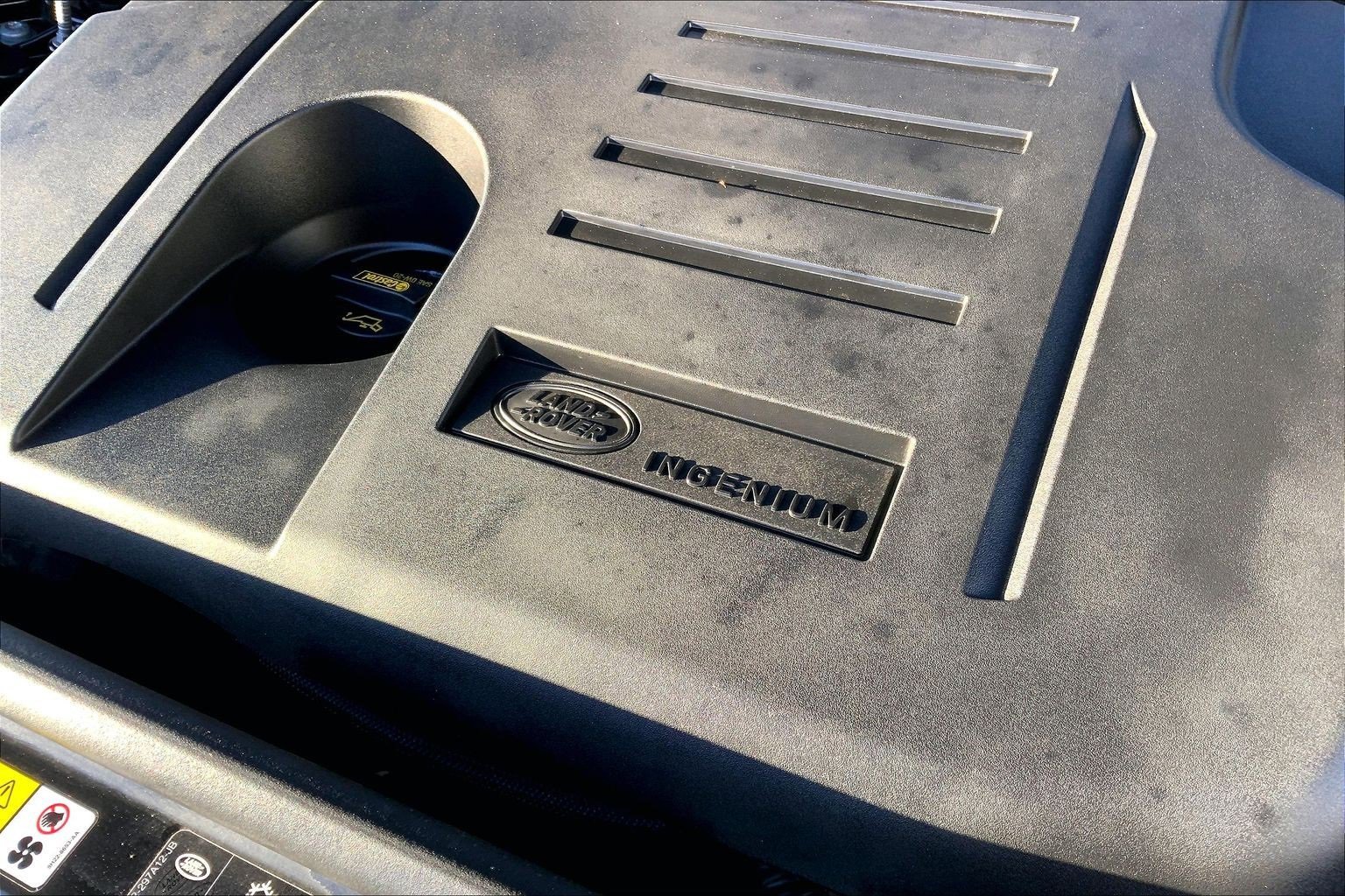 Used 2025 Land Rover Range Rover SE image 32