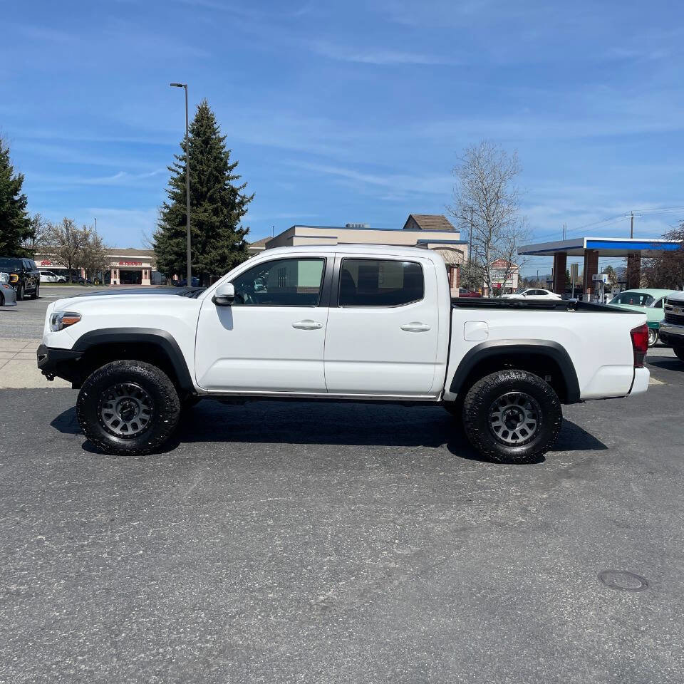 Used 2019 Toyota Tacoma TRD Off-Road AWD/4WD image 2