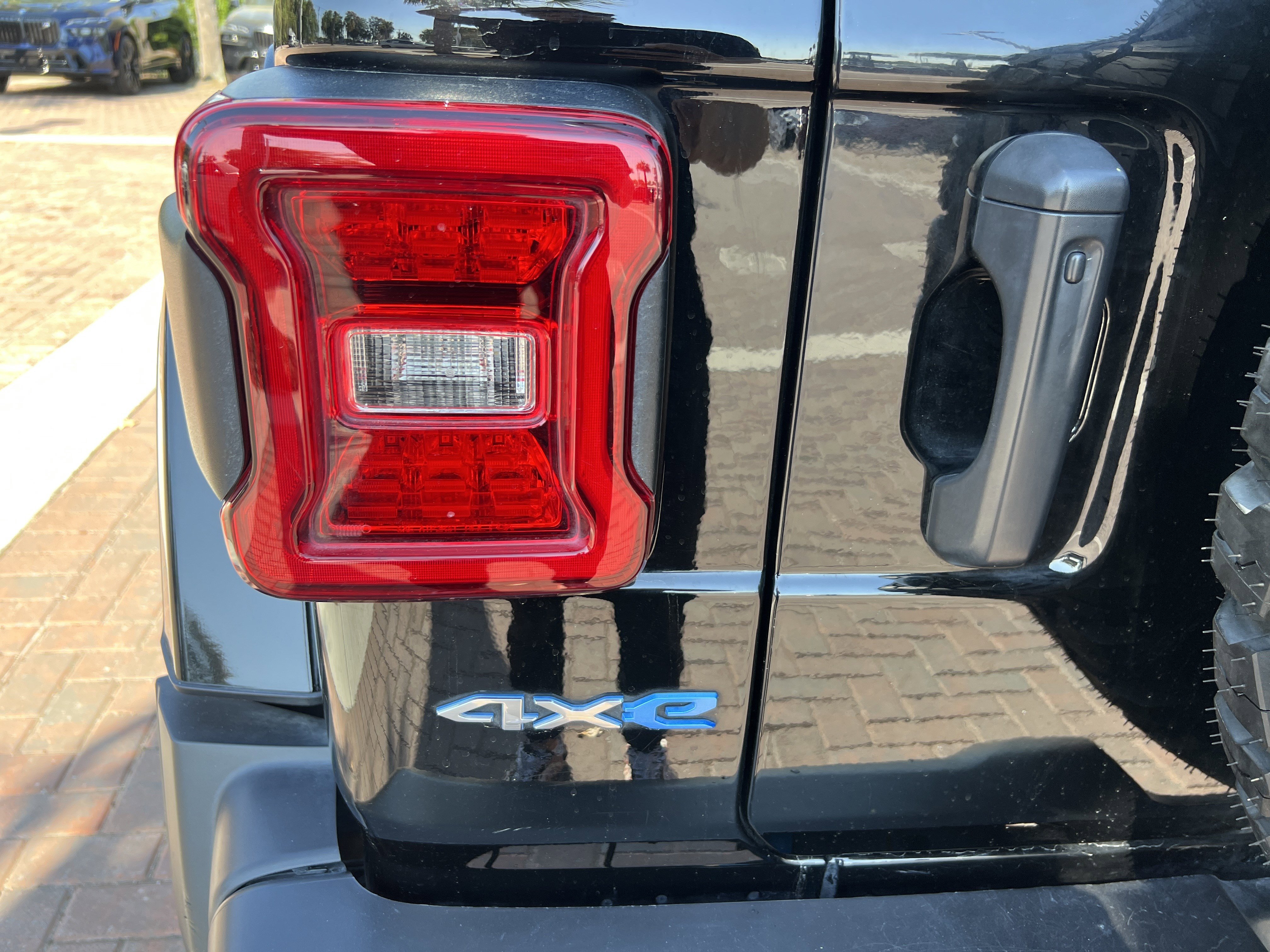 Used 2022 Jeep Wrangler Unlimited Sahara w/ Cold Weather Group image 41