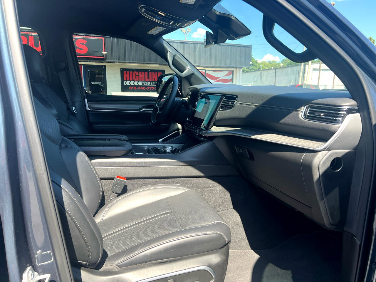 Used 2023 Jeep Wagoneer L Series II image 6