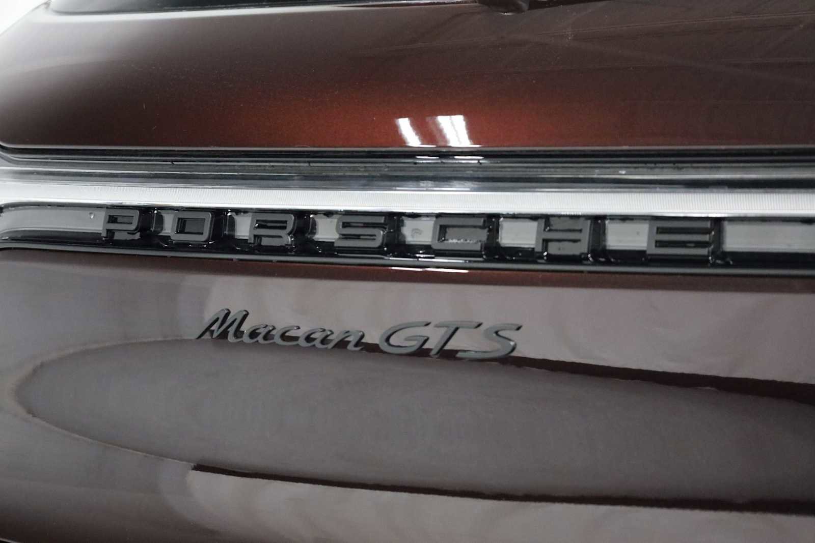 Certified 2025 Porsche Macan GTS image 8