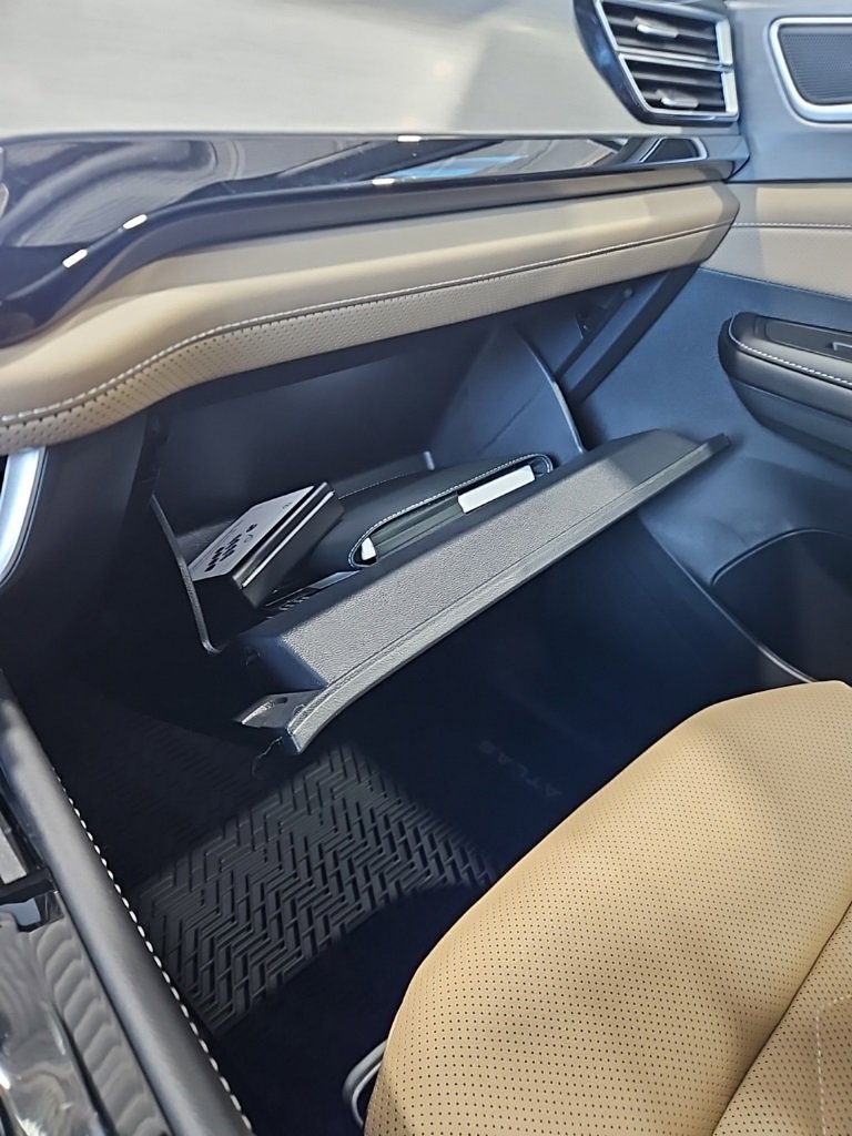 New 2026 Volkswagen Atlas Cross Sport SE image 30