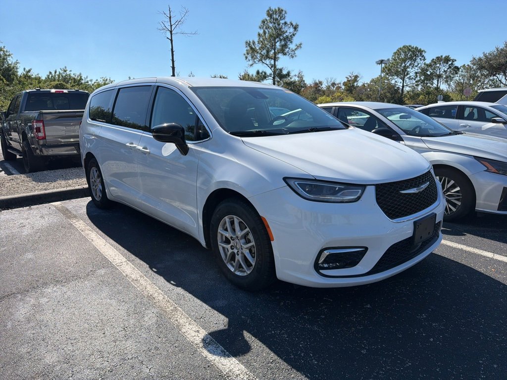 Used 2024 Chrysler Pacifica Touring-L