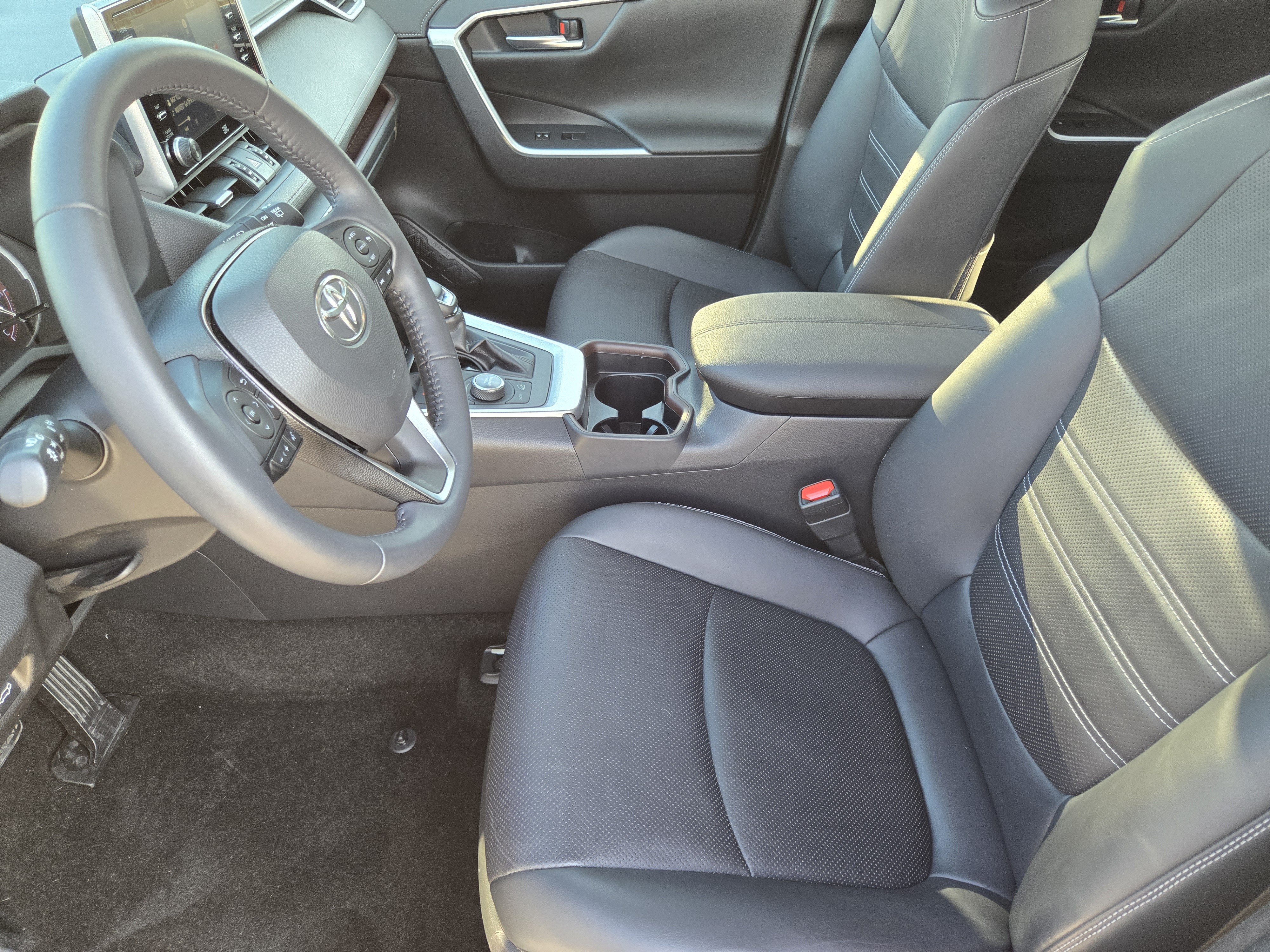 Used 2019 Toyota RAV4 Limited w/ Advanced Technology Package AWD/4WD image 9