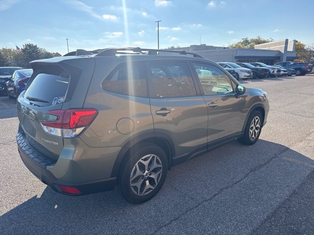 Used 2020 Subaru Forester Premium AWD/4WD image 3