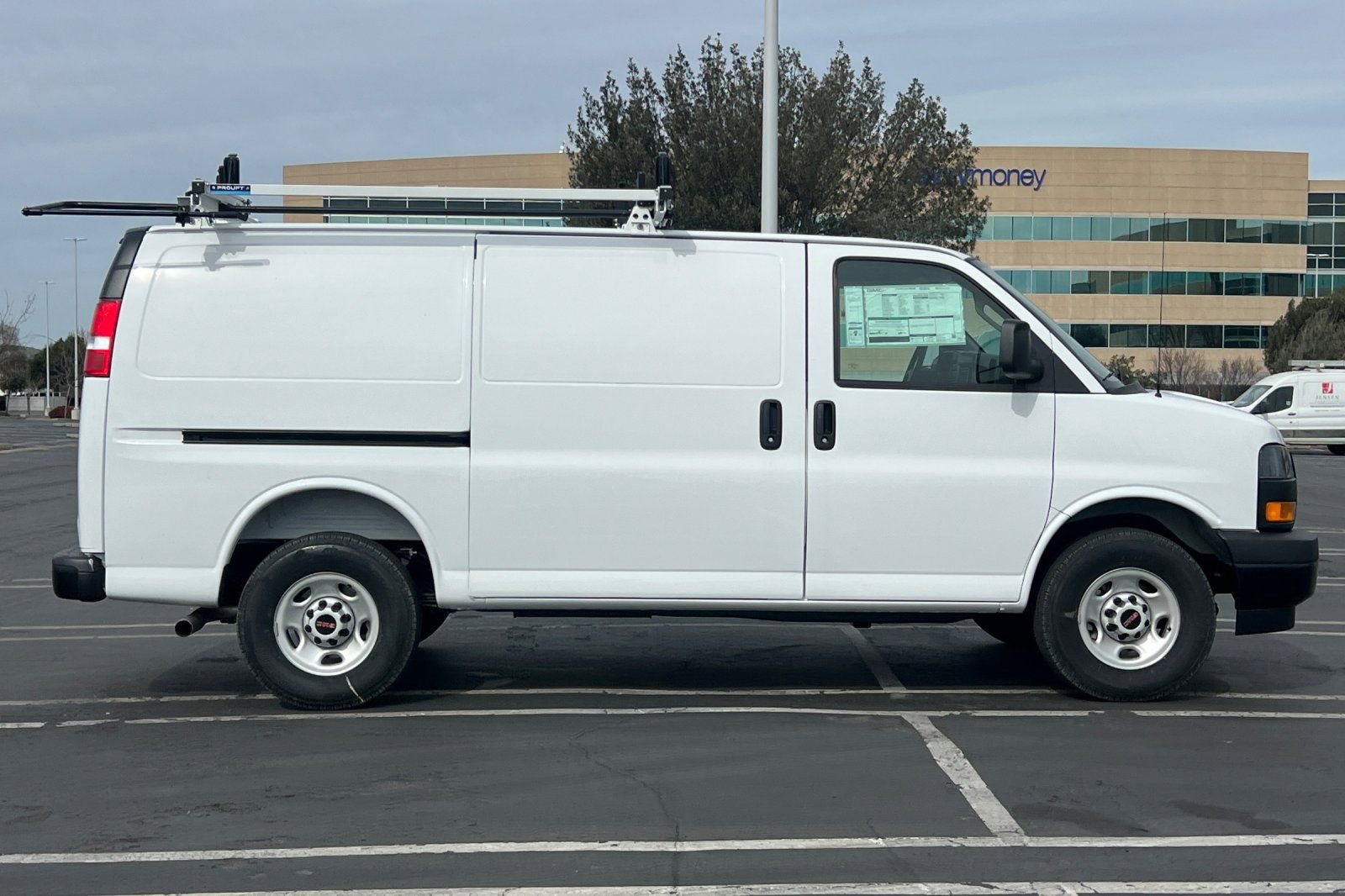 New 2025 GMC Savana 2500 w/ Driver Convenience Package RWD image 3