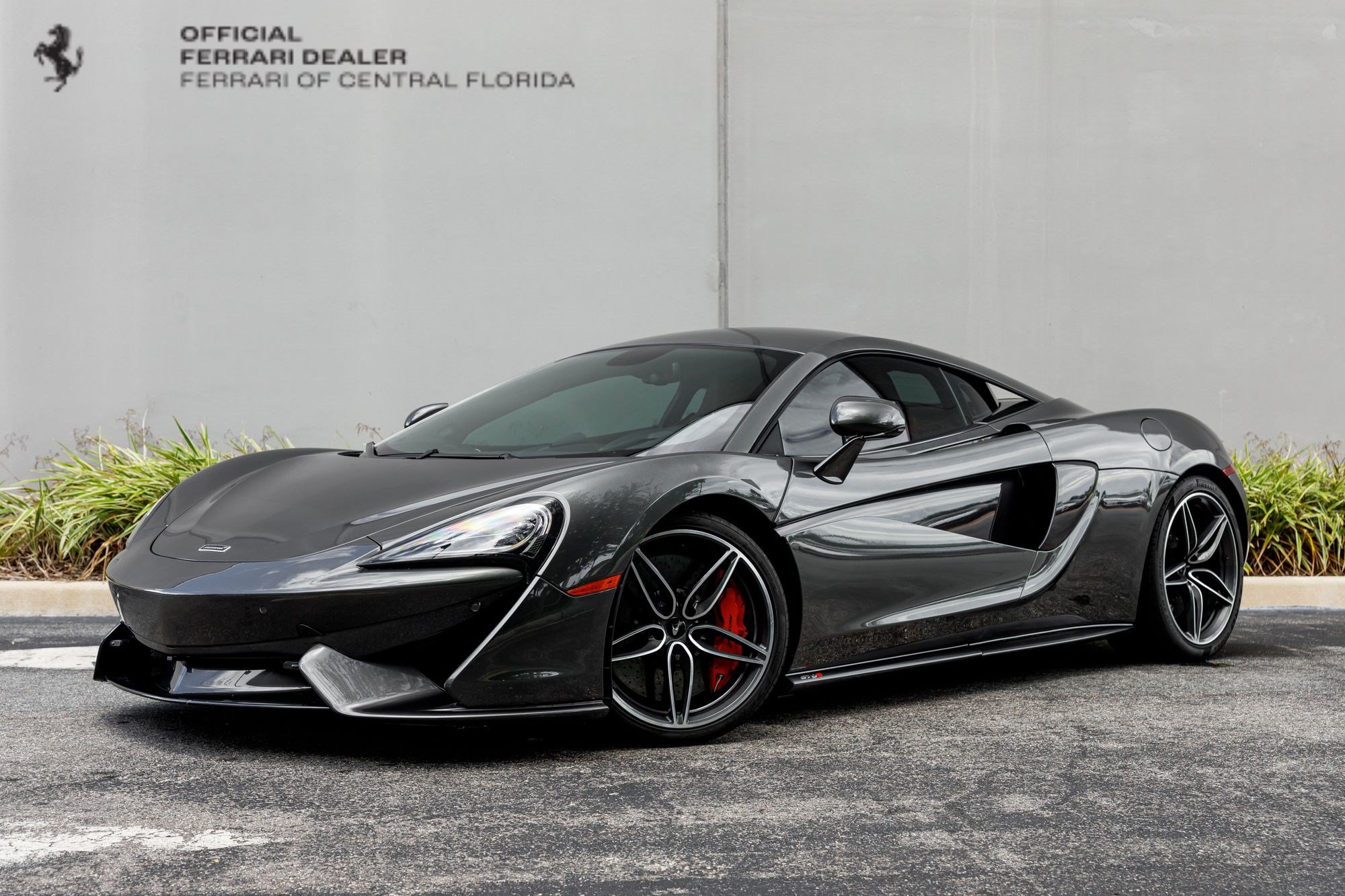 Used 2019 McLaren 570S Coupe RWD image 1