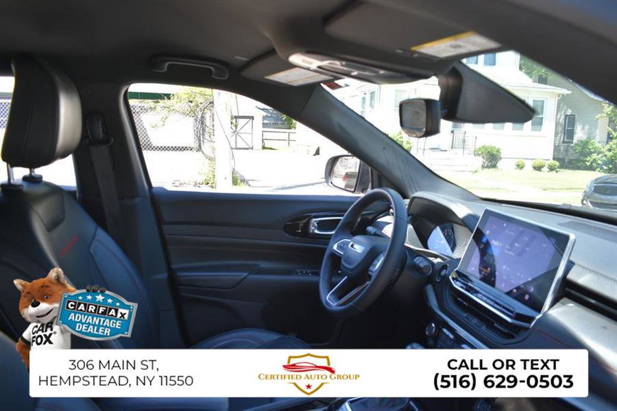 Used 2025 Jeep Compass Trailhawk AWD/4WD image 21