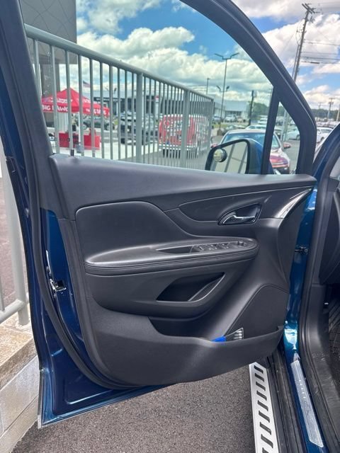 Used 2019 Buick Encore Sport Touring AWD/4WD image 3