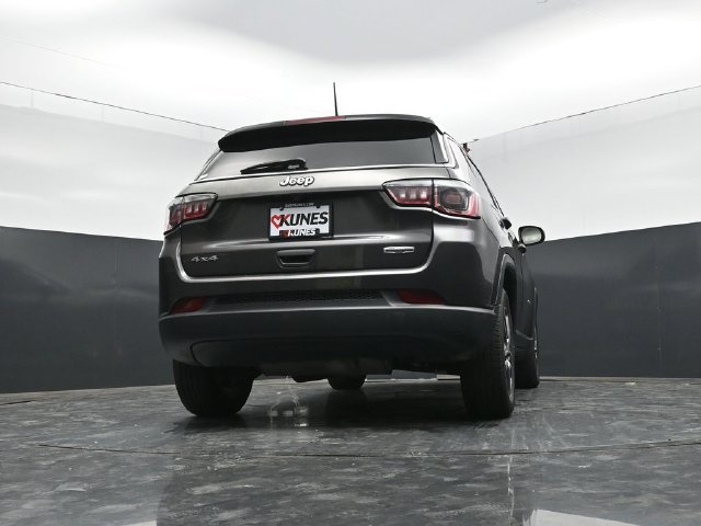 Used 2018 Jeep Compass Latitude w/ Popular Equipment Group AWD/4WD image 35