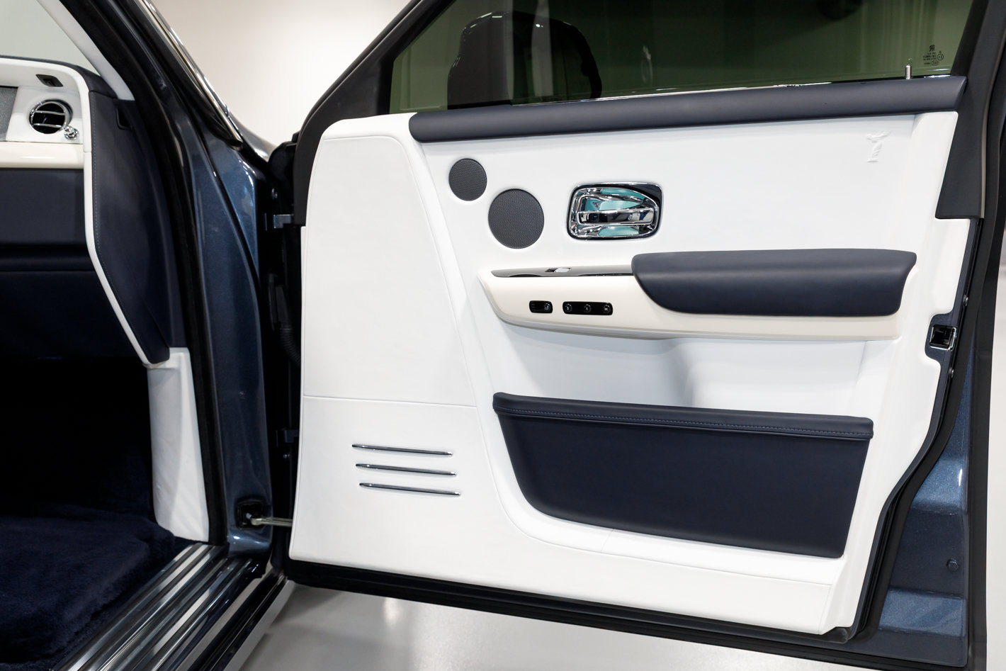 Certified 2020 Rolls-Royce Phantom Sedan RWD image 36